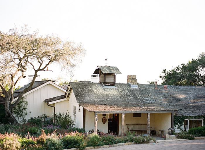 Ashley and Justin's Wedding at San Ysidro Ranch, Santa Barbara, CA. Design by Alexandra Kolendrianos, florals by TOAST photography by Kristen Beinke | www.kristenbeinke.com